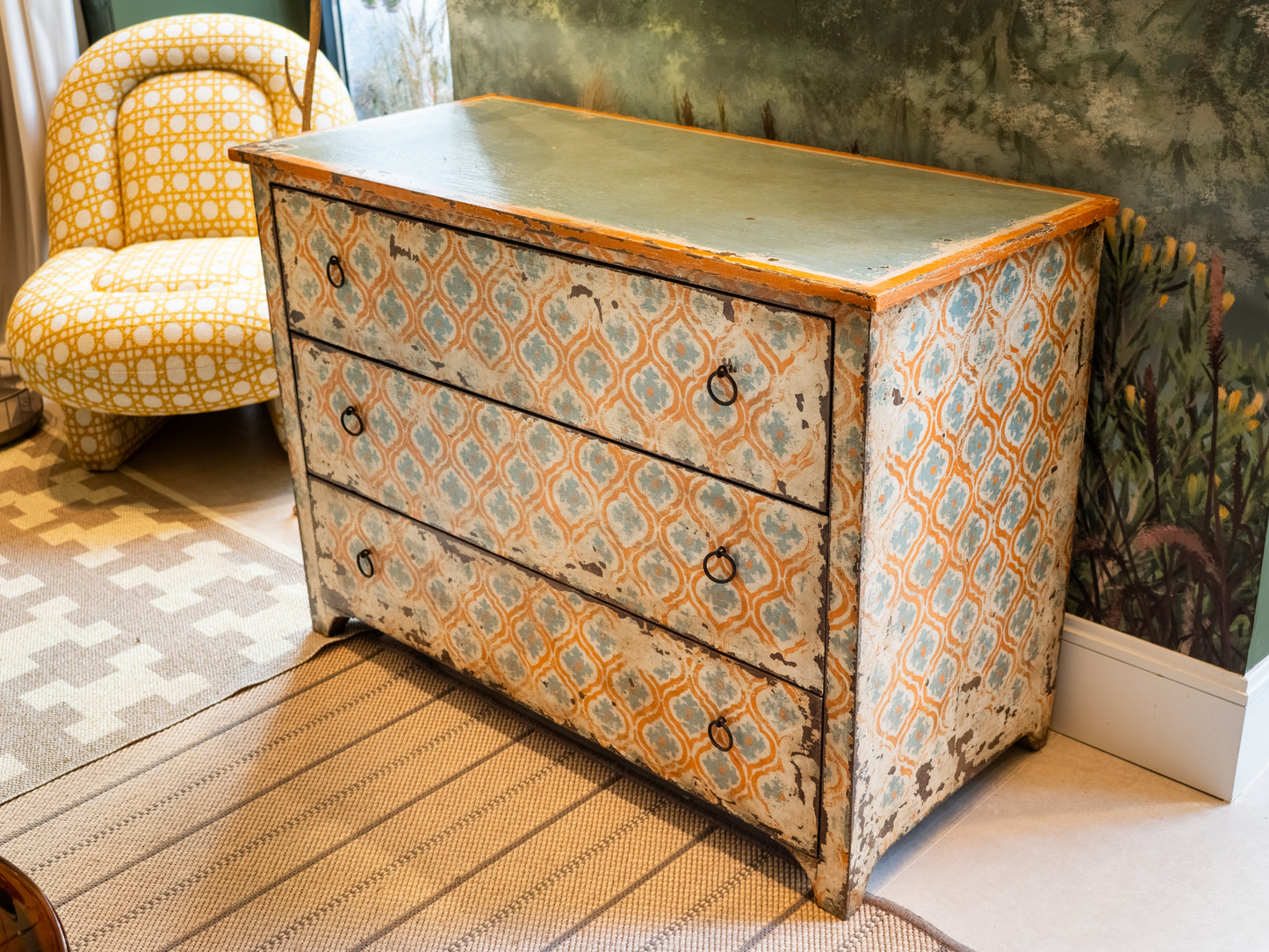 COMODA VINTAGE PATINADA NARANJA